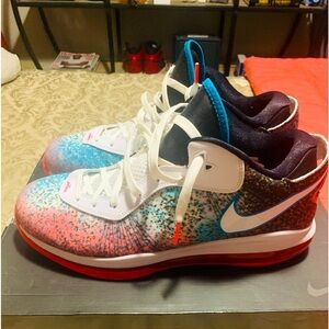 Nike LeBron VIII V/2 Low QS